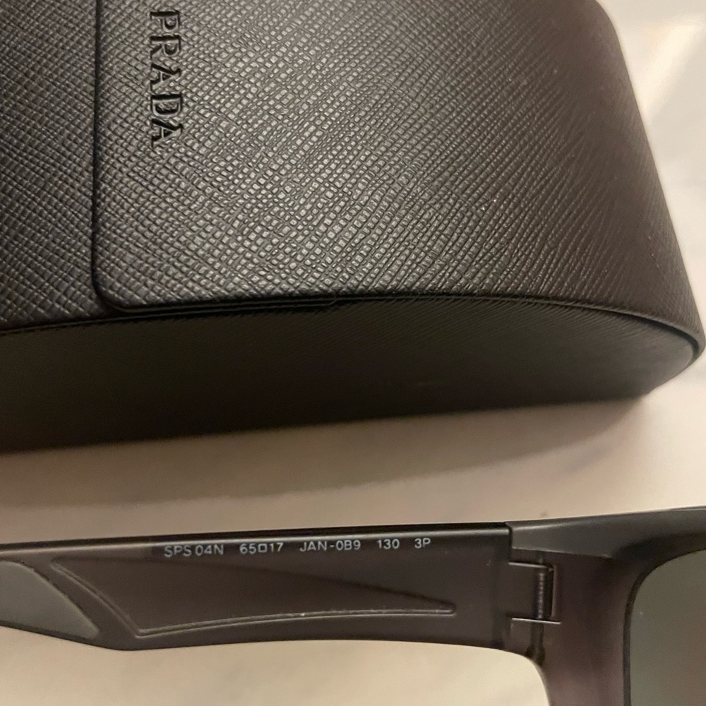 Authentic Prada Polarized Sunglasses. - Picture 6 of 7